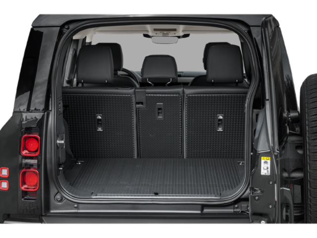 Used 2024 Black Land Rover X-Dynamic SE image 9