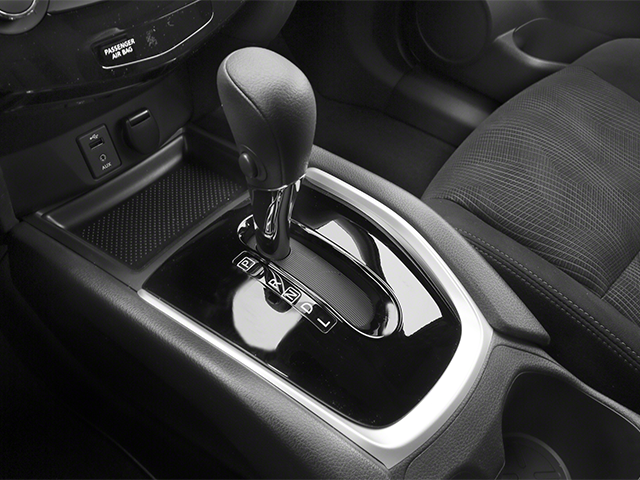 Used 2014 Moonlight White Nissan SL image 11