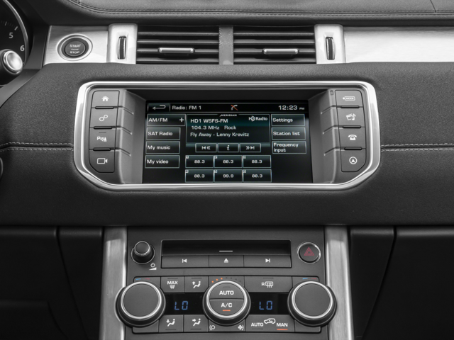 Used 2017 Narvik Black Land Rover SE image 7