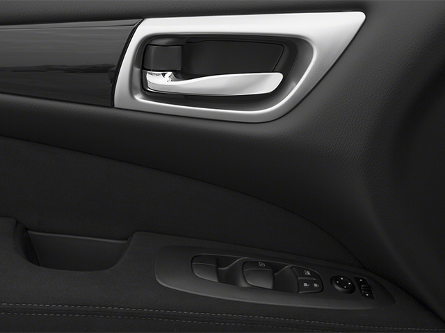 Used 2013 Dark Slate Nissan SL image 16