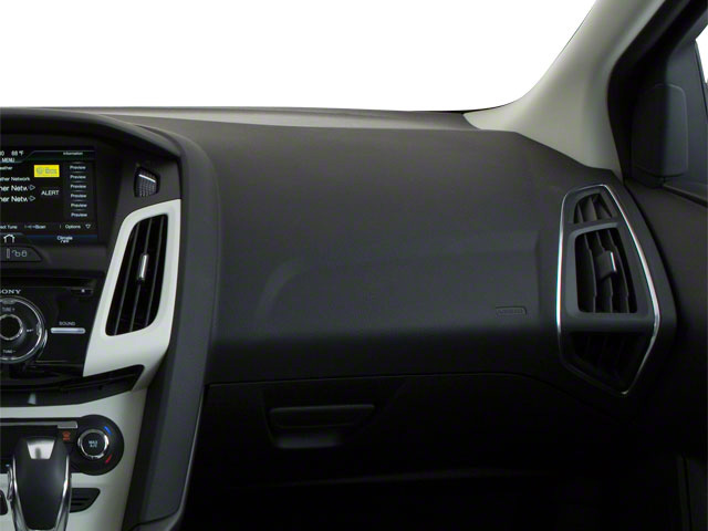 2012 Ford Focus SEL 4dr Sdn SEL Gas I4 2.0L/121 [17]