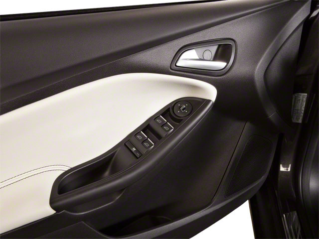2012 Ford Focus SEL 4dr Sdn SEL Gas I4 2.0L/121 [5]