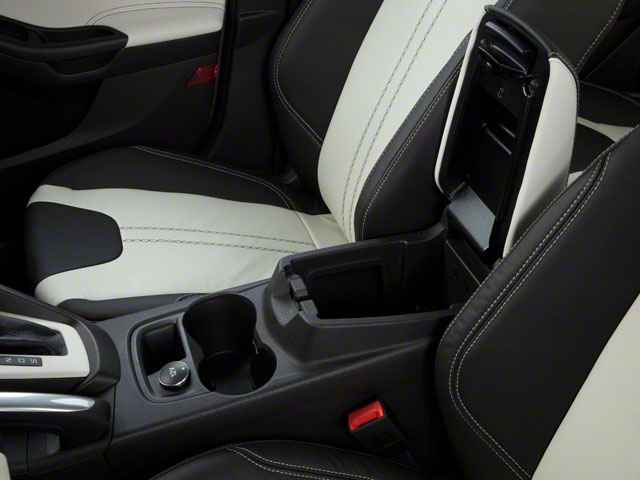2012 Ford Focus SEL 4dr Sdn SEL Gas I4 2.0L/121 [6]