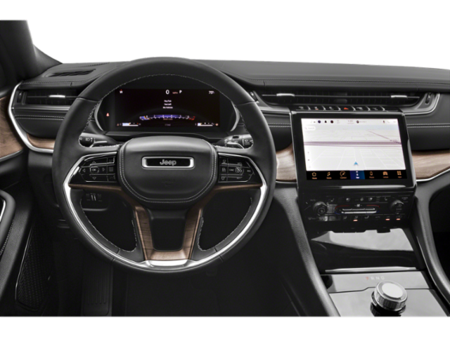 2025 Jeep Grand Cherokee Overland photo 3