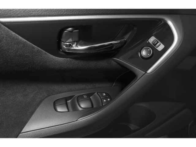 Used 2015  Nissan 2.5 image 18