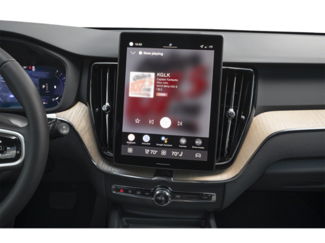 2026 Volvo XC60 Core photo 7