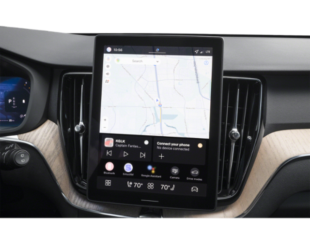 2026 Volvo XC60 Core photo 13