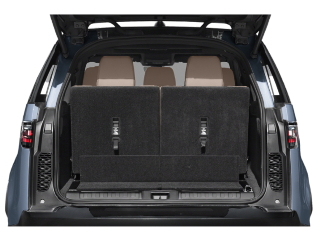 2026 Land Rover Discovery photo 8