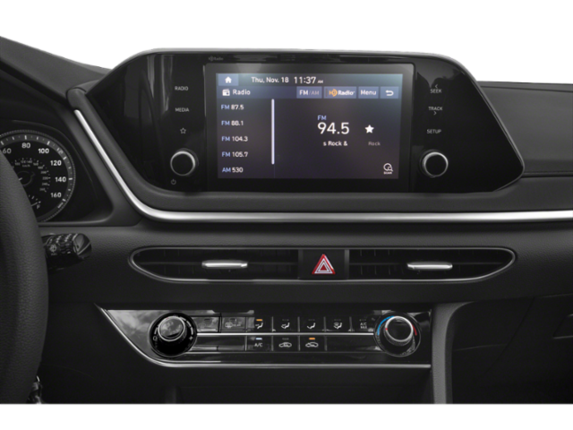 Used 2022 Black Hyundai SE image 10