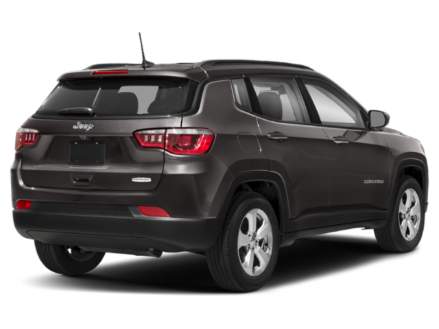 Used 2018 Silver Jeep Latitude image 2