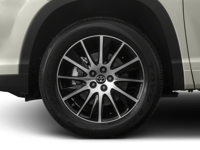Used 2018 Gray Toyota XLE image 11