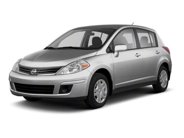 2010 Nissan Versa S's photo
