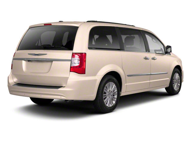 2013 Chrysler Town & Country's photo
