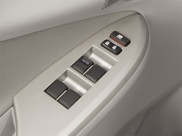 2013 Toyota Corolla L - Photo 32