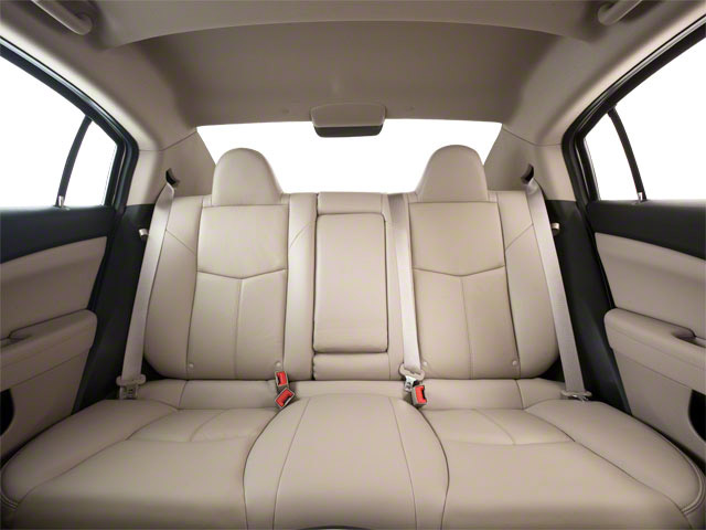 2013 Chrysler 200 Touring photo 6