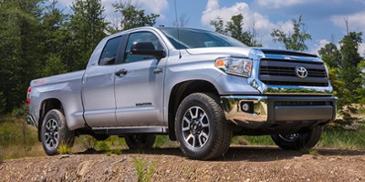 Used 2017  Toyota Tundra 4WD Double Cab SR 4&period;6L at Headlight Motor Group near Lewiston&comma; ME